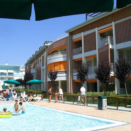 Residenza Le Acacie Apartment Bibione Bagian luar foto
