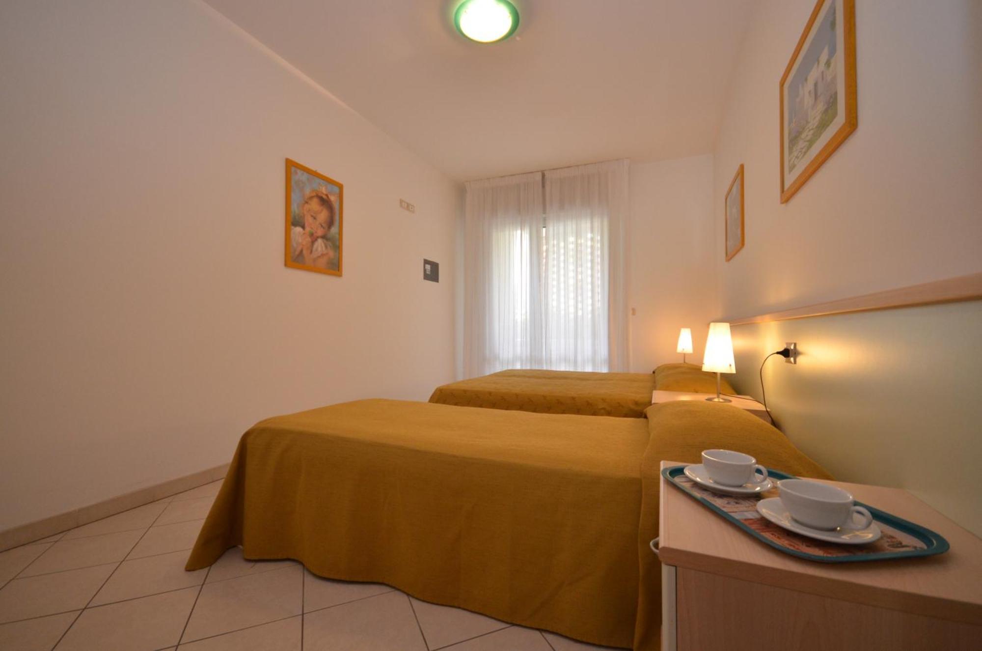 Residenza Le Acacie Apartment Bibione Bagian luar foto