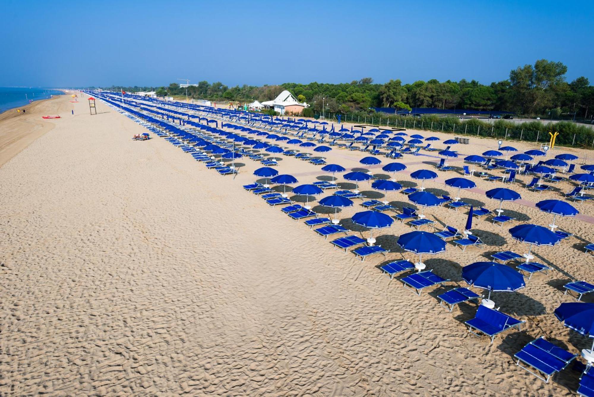 Residenza Le Acacie Apartment Bibione Bagian luar foto