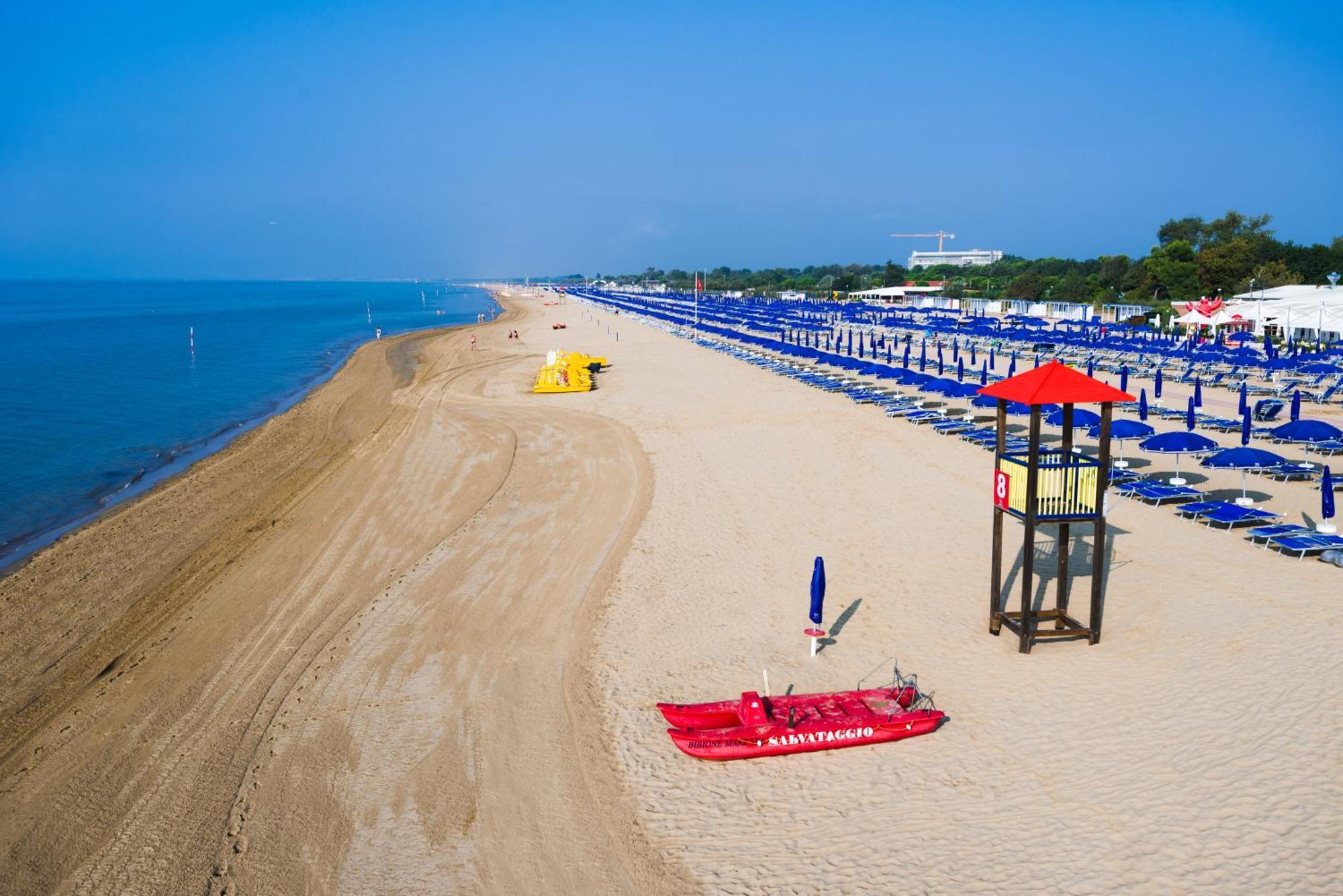 Residenza Le Acacie Apartment Bibione Bagian luar foto