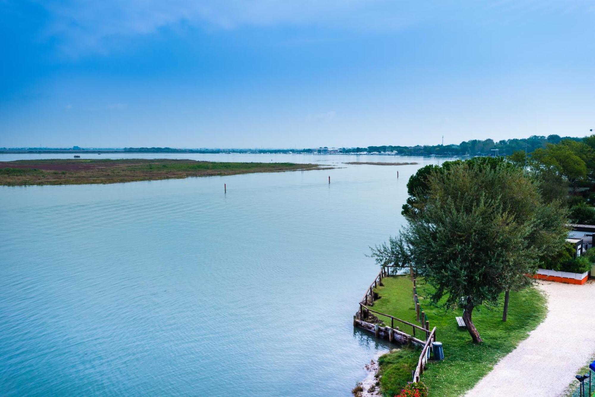 Residenza Le Acacie Apartment Bibione Bagian luar foto