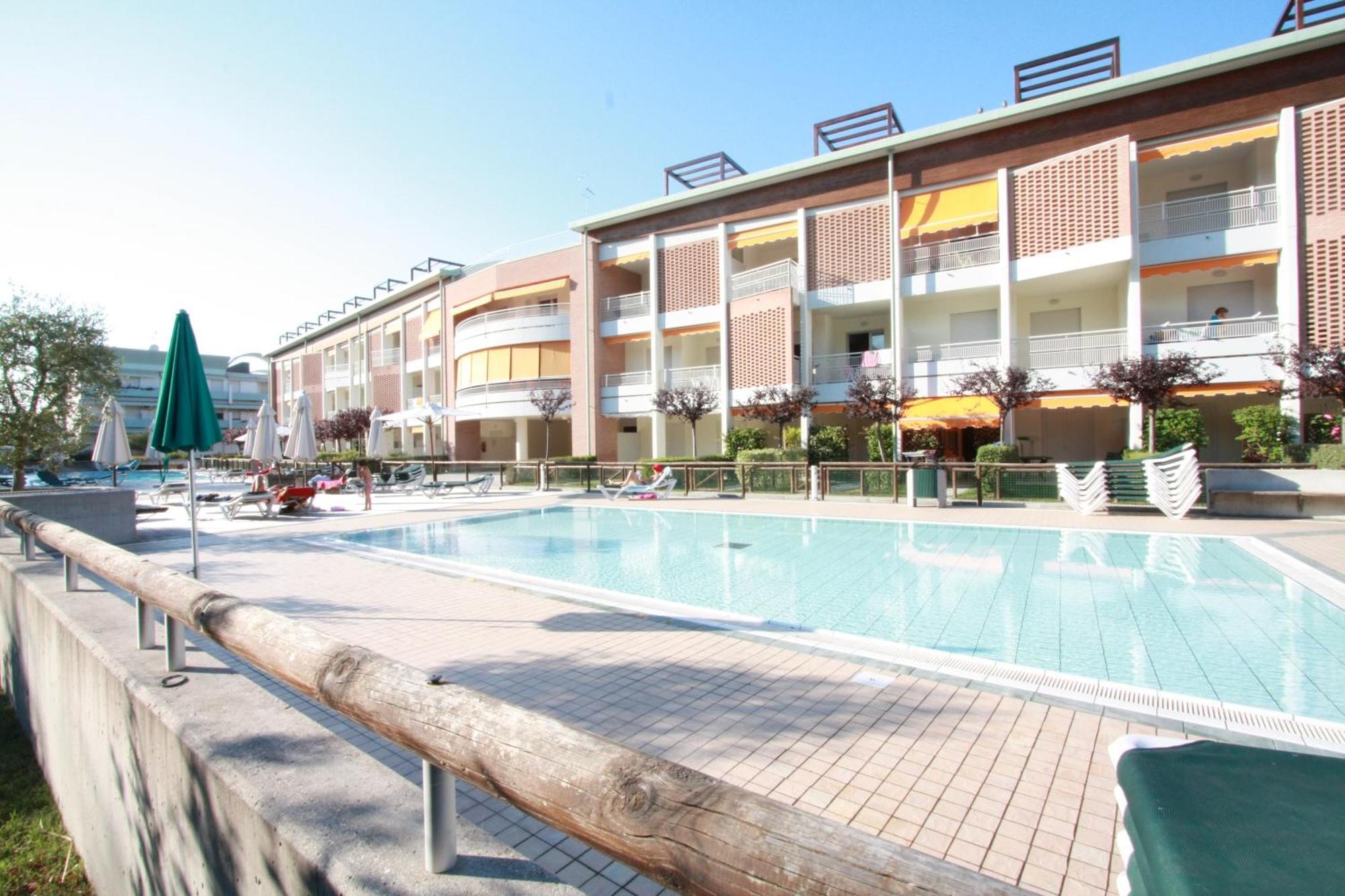 Residenza Le Acacie Apartment Bibione Bagian luar foto
