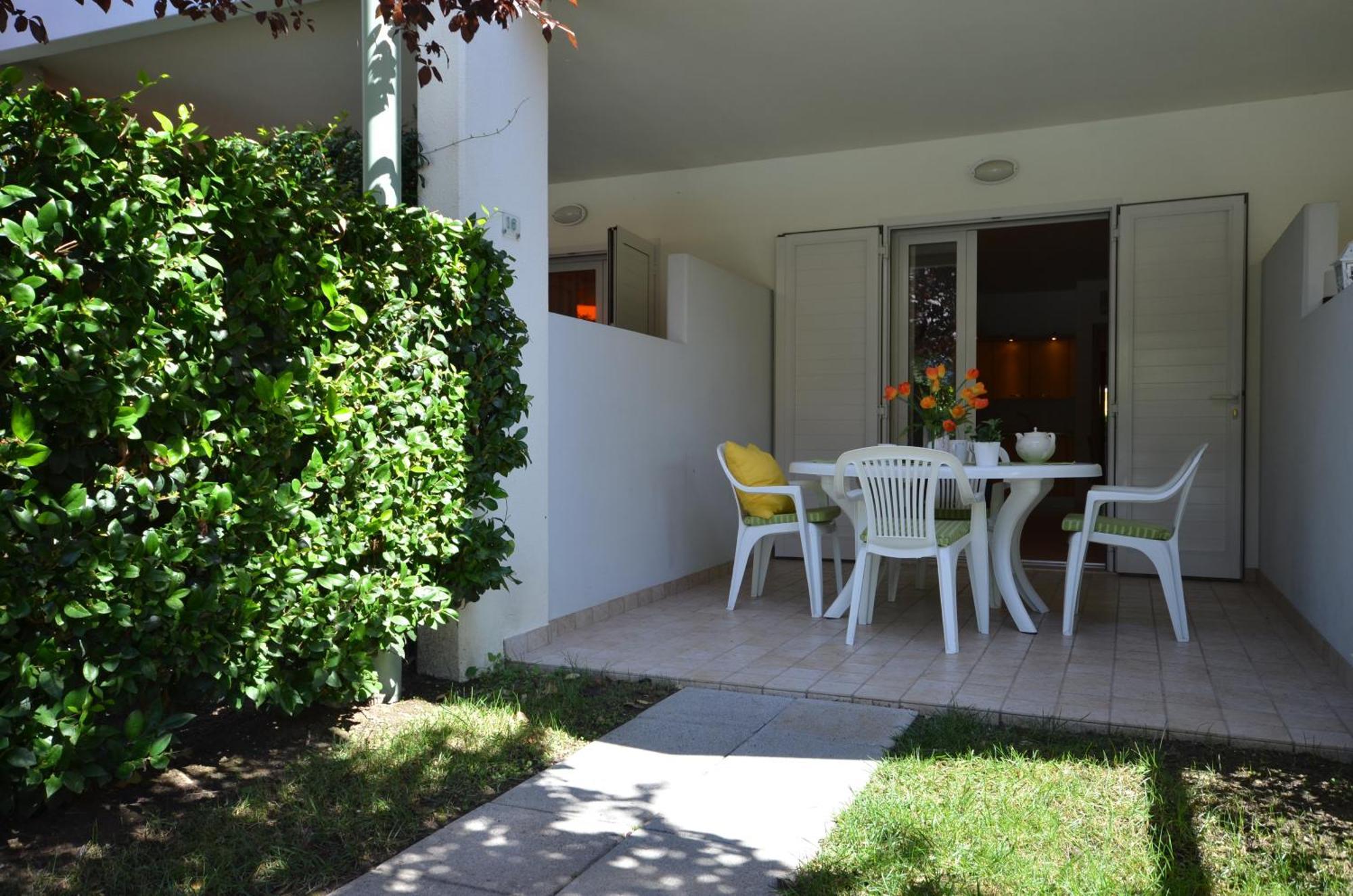 Residenza Le Acacie Apartment Bibione Bagian luar foto