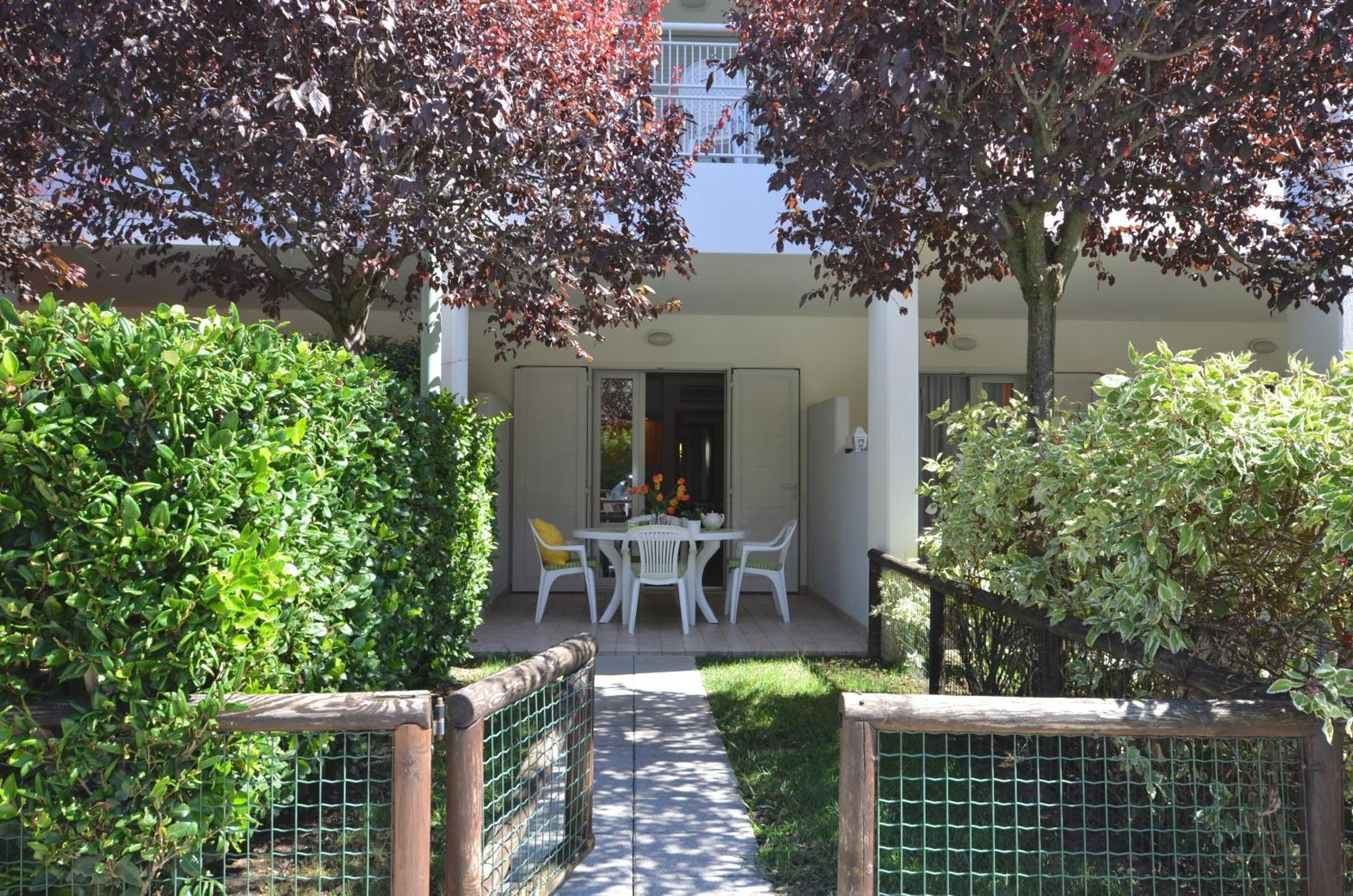 Residenza Le Acacie Apartment Bibione Bagian luar foto