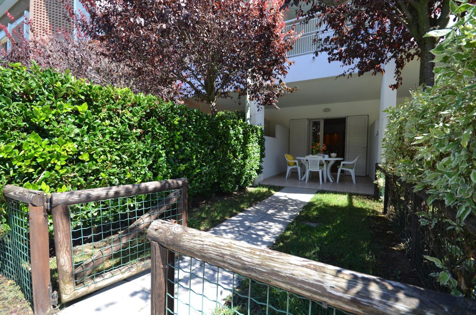 Residenza Le Acacie Apartment Bibione Bagian luar foto