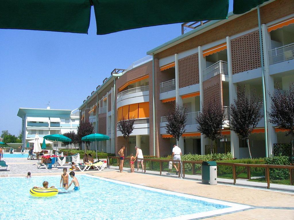 Residenza Le Acacie Apartment Bibione Bagian luar foto